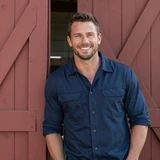 Profile photo of Derek M., Hog & Grain farmer in Iowa